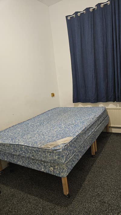 One double room in a 3 bed shared apartment Main Photo