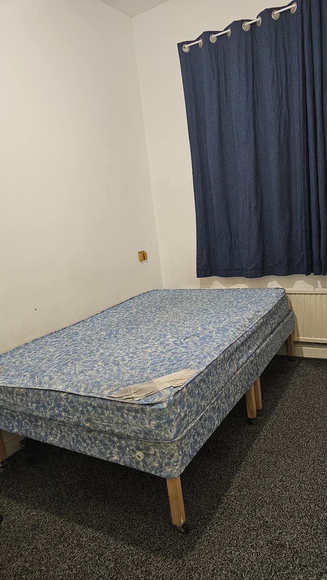 One double room in a 3 bed shared apartment Main Photo