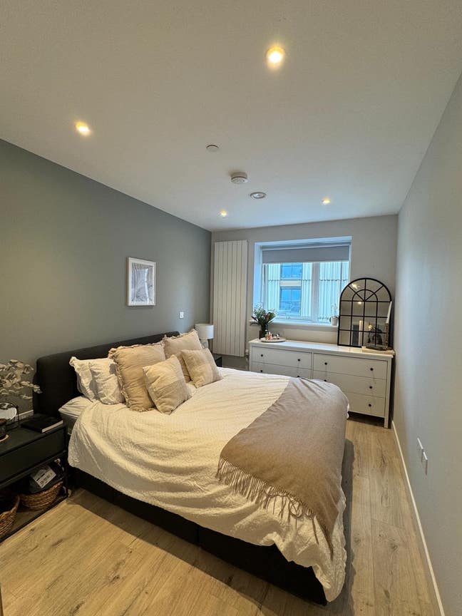 Room in 3 bed flat  Main Photo