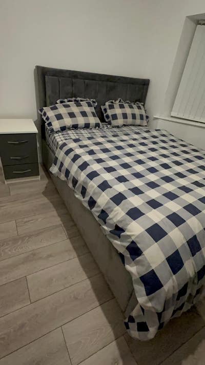 Big Double Bedroom available  Main Photo