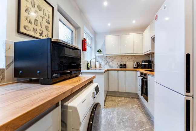 Rooms available on Botley Road - bills included Main Photo