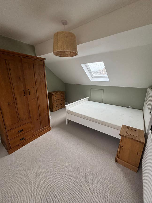 Large double room with suspension bridge views Main Photo