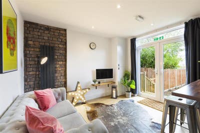5 Rooms available in Fully Furnished House Main Photo