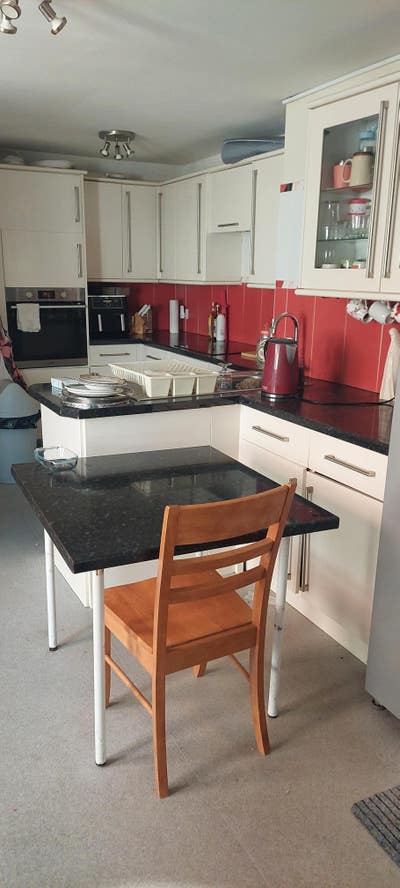  Double size room for full time single worker  Main Photo