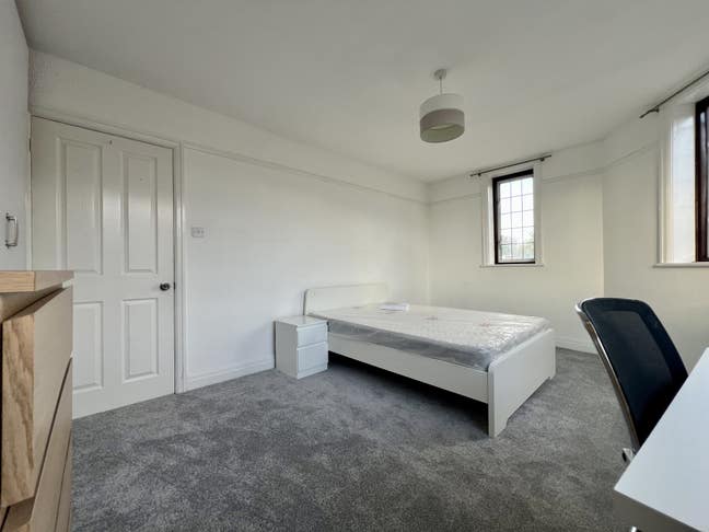 New Refurbished Rooms in Worcester Park Main Photo