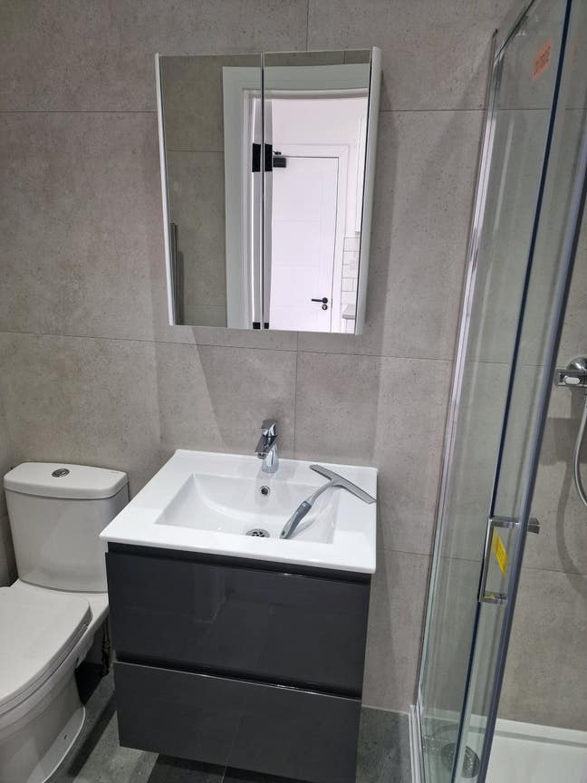 Modern Double Ensuite  Main Photo