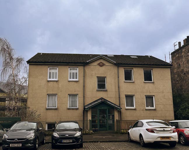 Large Double Bedroom  in Fab Modern sharesd Flat.  Main Photo