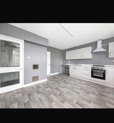 3 bedroom flat Main Photo