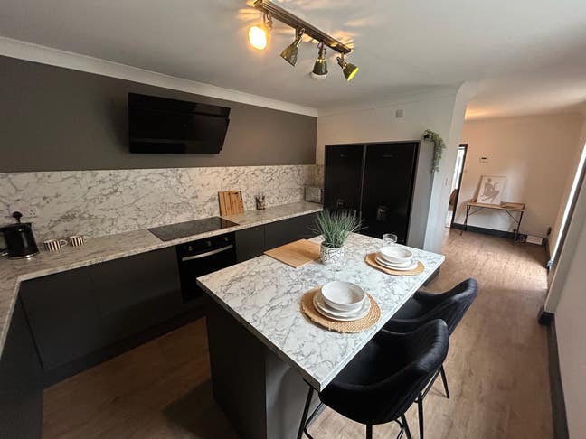 Stunning rooms in brand new houseshare Main Photo