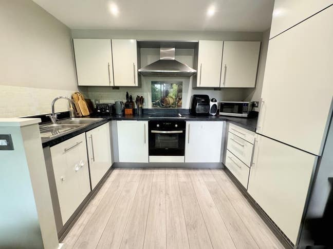 Town centre  flat share with own bathroom Main Photo