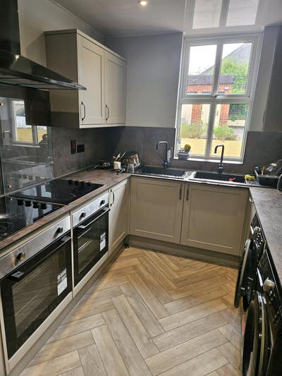 Furnished En-Suite Double Room Main Photo
