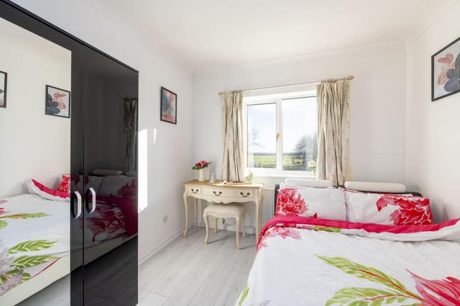 Ensuite room nr science park/hospital CB5 Main Photo