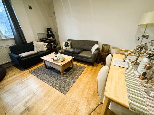 Spacious 3Bed 2Bath Patio Station Avenue Brixton  Main Photo