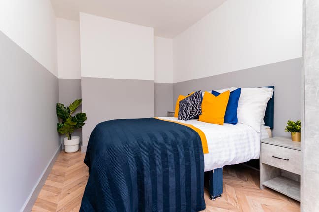 Bright, Furnished Double Rooms in Friendly House S Main Photo
