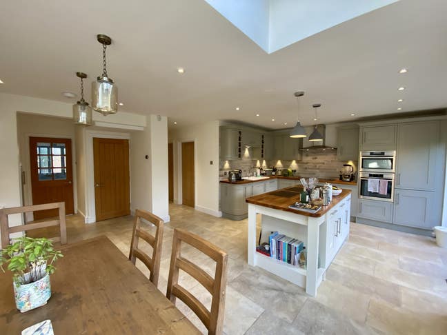 Wonderful Weybridge Main Photo