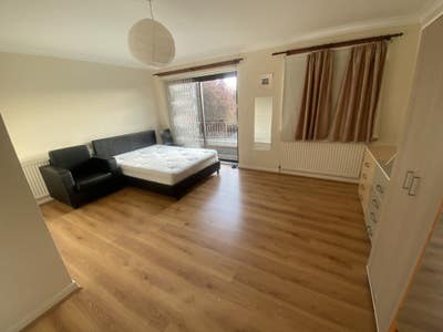 Spacios En-Suite in Latimer Road Main Photo