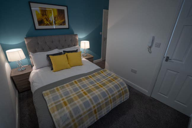 **** Last Remaining Room Recently Refurbished **** Main Photo