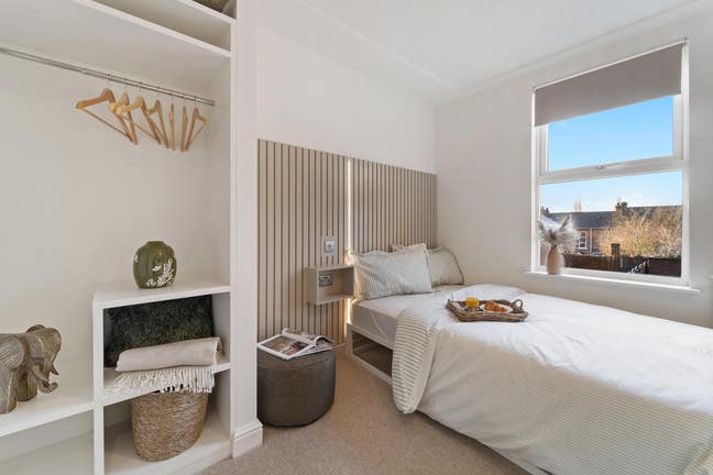Modern Refurbished Ensuite Rooms! Main Photo