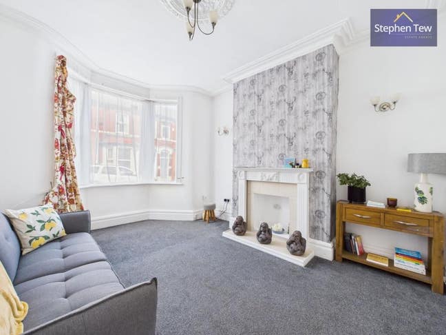 Double en-suite room available .  Main Photo