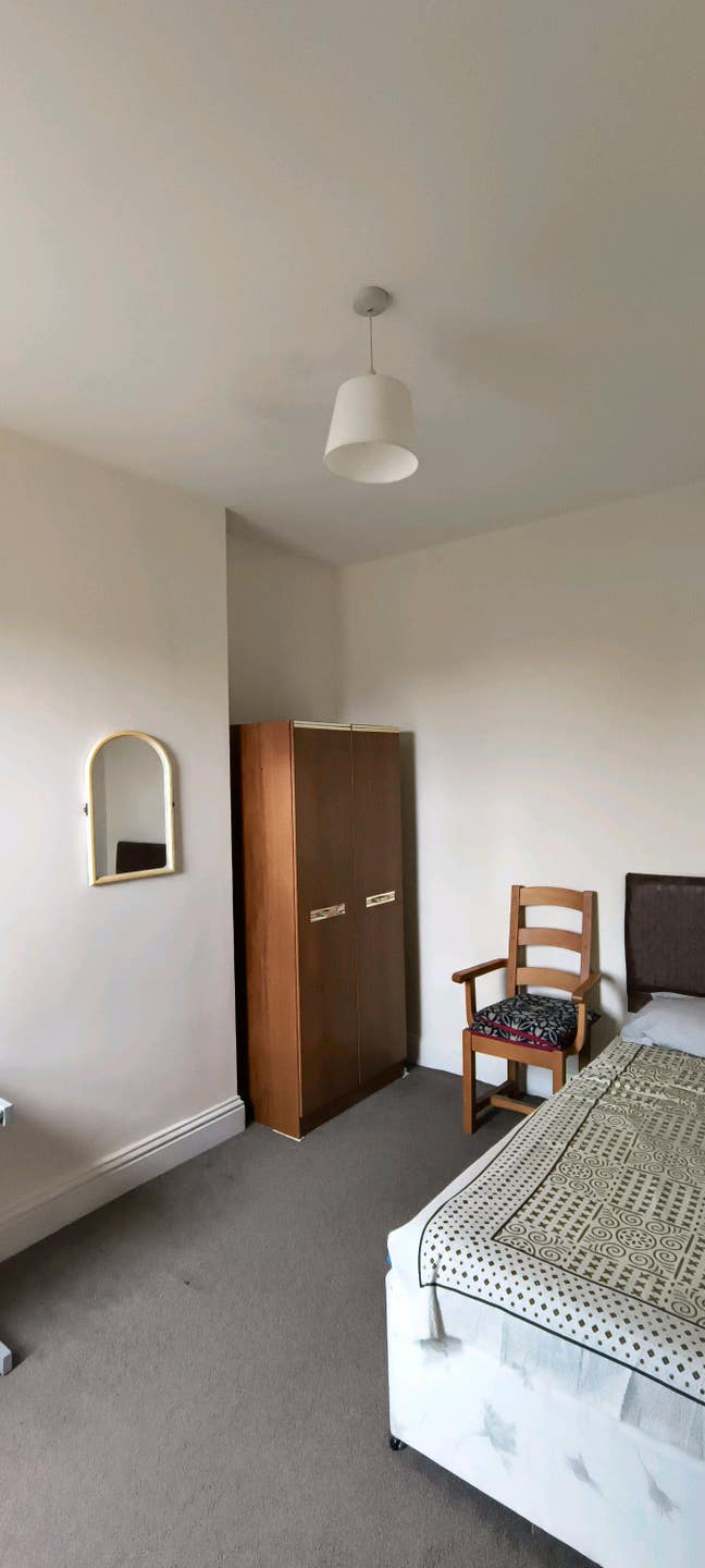 Double Bedroom available Main Photo