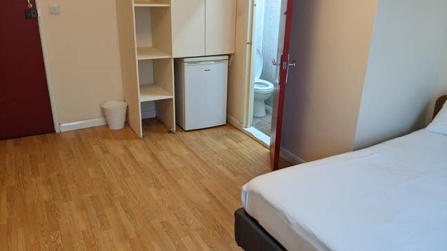 King size Studio/Ensuit with Bills  £850 Main Photo