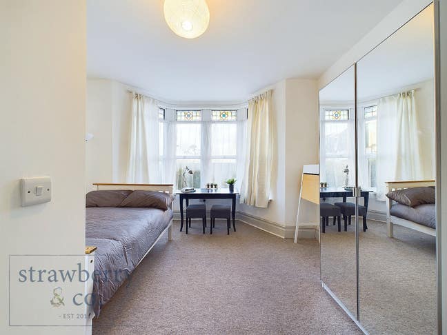 Large double | Couples welcome | Ensuite Main Photo