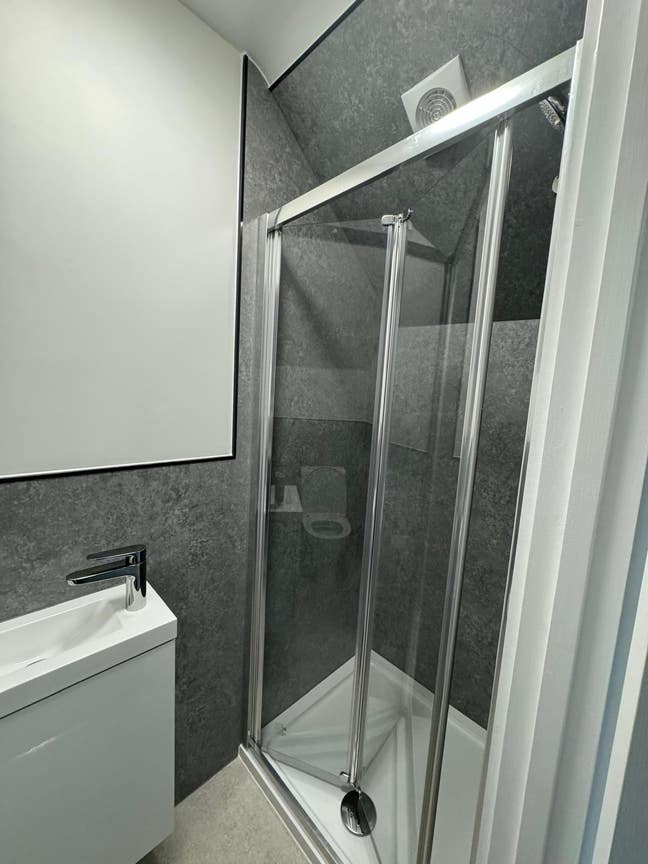 Bills included enusite - room available Main Photo