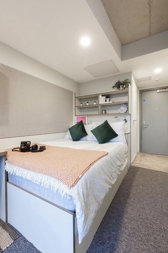 Liv Student Silver En-Suite Room Urgently Needed Main Photo
