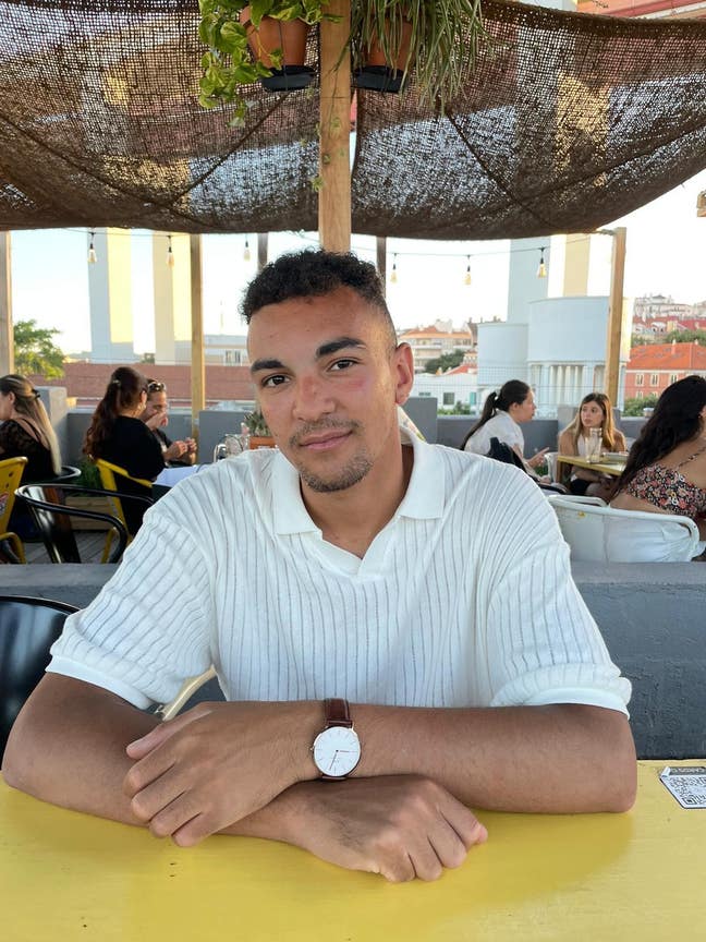 26 year old professional seeking double room Main Photo