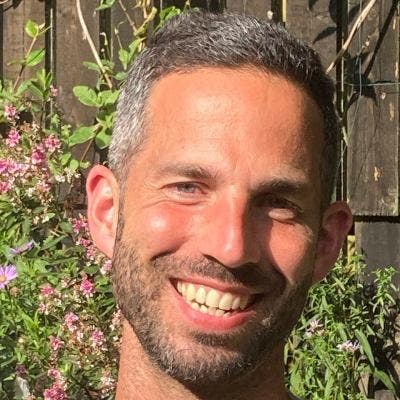 Hello. I'm looking for a long term single or ... Main Photo