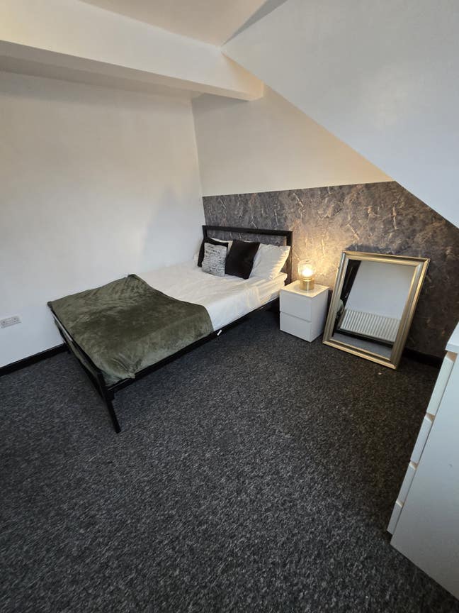 👉Room available in LS6 Large room 🏠  Main Photo
