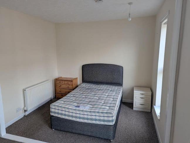 Ensuite Double Room to rent on York Road Main Photo