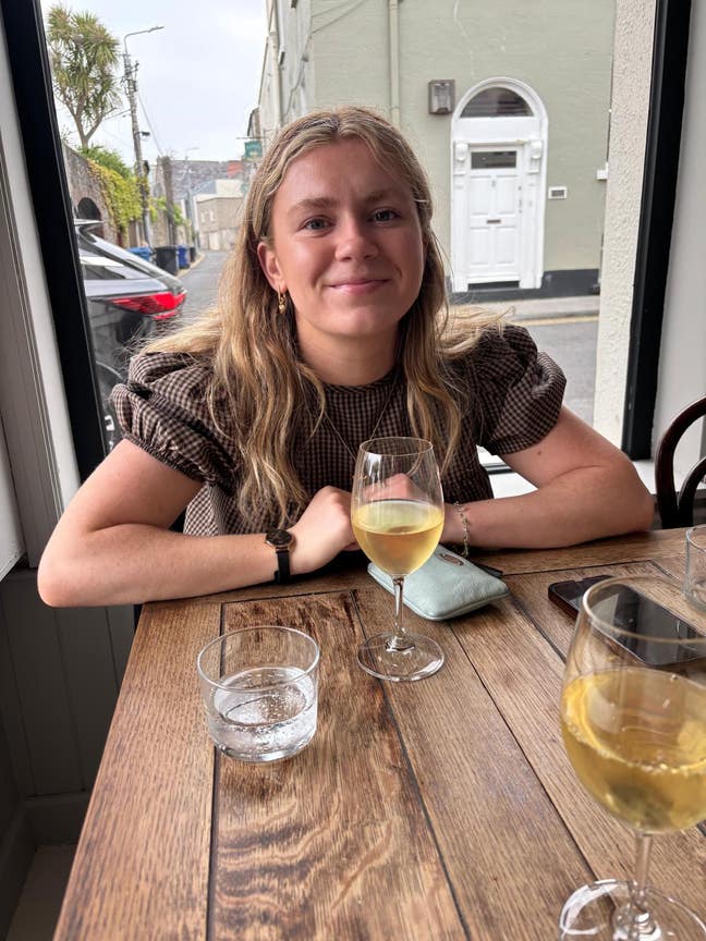 Hey, I'm Lauren, I'm 24 and Irish. Looking fo... Main Photo