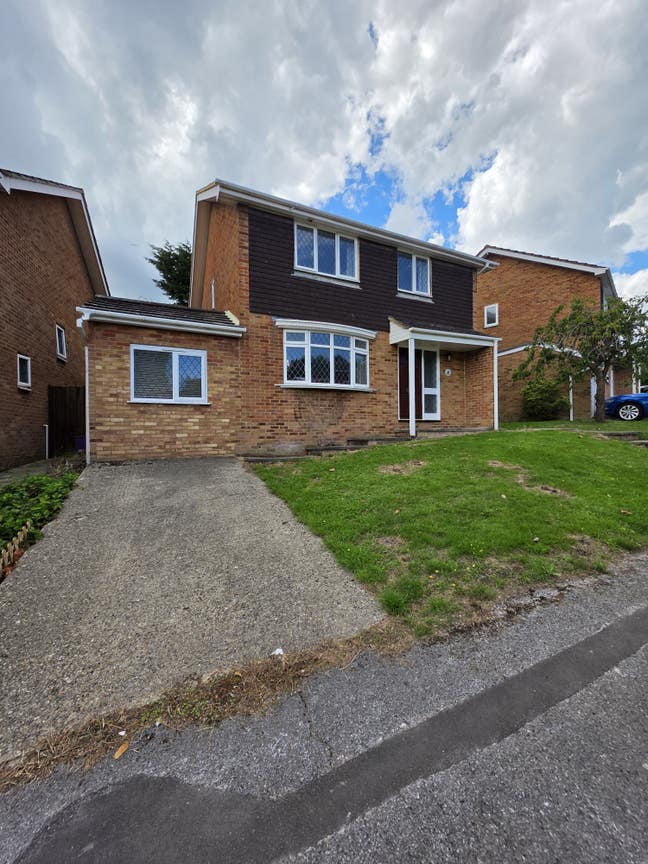 Cleaner & Bills/Broadband Included!!   Main Photo