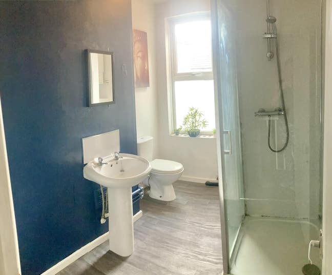 Two Bright Double Rooms, Lenton, Friendly HousEM8S Main Photo