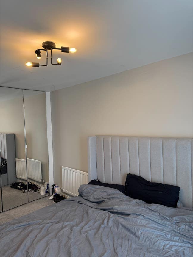 Room In a 3bed House Main Photo