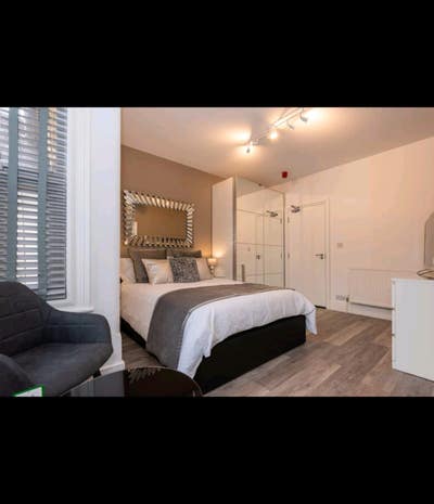 Luxury Double Room – Newly Renovated HMO Main Photo