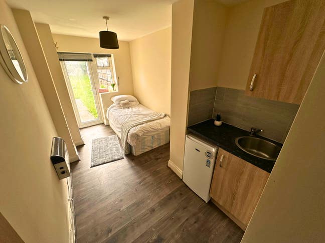 DSS - Studio Flat Available in Erith, Bexley DA17 Main Photo