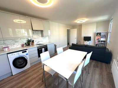 Spacious 3-Bedroom Flat in Forest Hill SE23 Main Photo