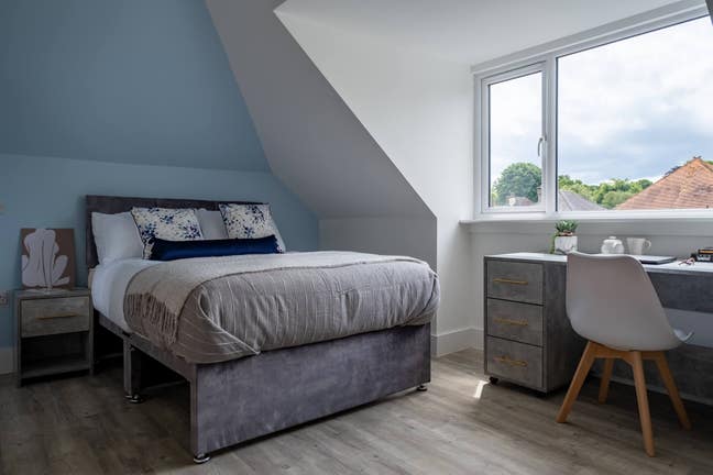 ✨Talbot Woods - Ensuite + Parking 🚗 Main Photo