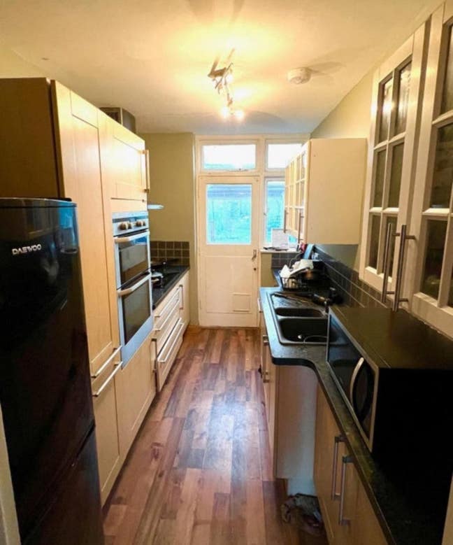 Spacious XL Double Room with En-Suite Main Photo