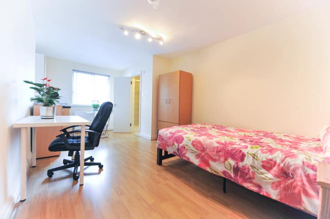 Large Double Studio in South Ken SW7 Main Photo