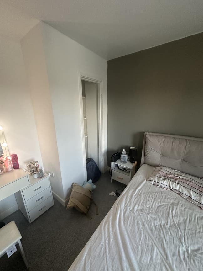 Large single room - house share Main Photo