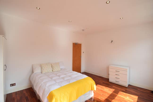 Fully Furnished, Large Room – All Bills Covered! Main Photo