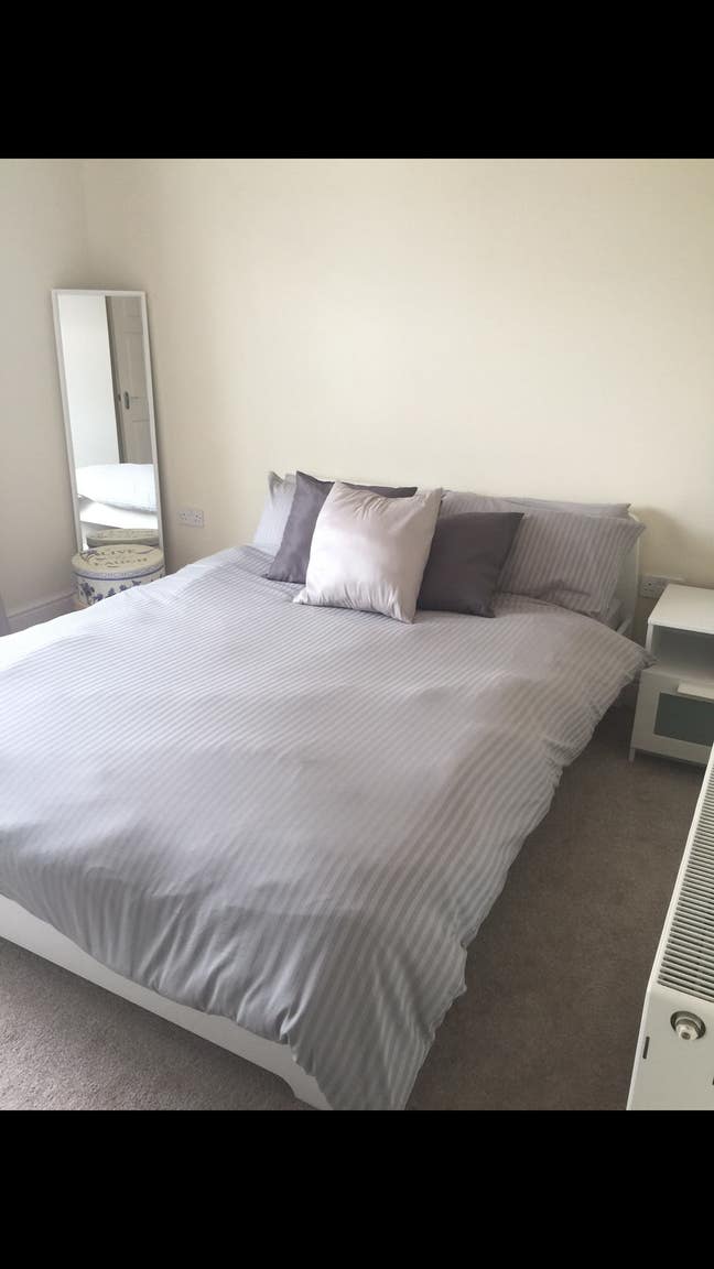 Top Floor Double Bedroom with Own Bathroom Main Photo