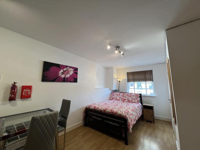 Spacious Double Studio in SW7 South Kensington Main Photo