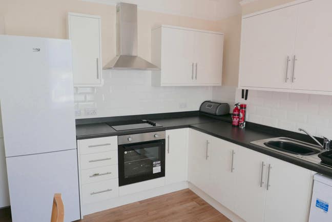 Four Bed Student house for 5 including couple Main Photo
