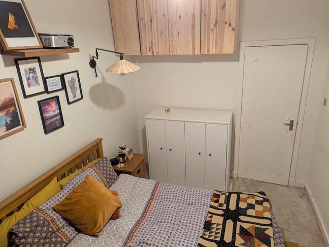 Double Room in West End Main Photo