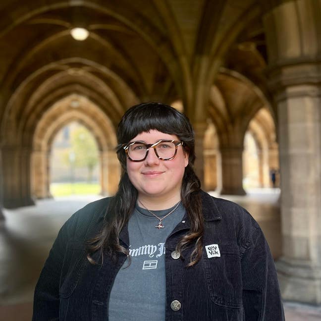 I am a professional female aged 30. I am look... Main Photo