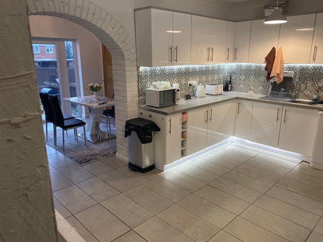 Large double  in Modern hse close2 local station  Main Photo